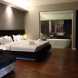 Premier King Suite